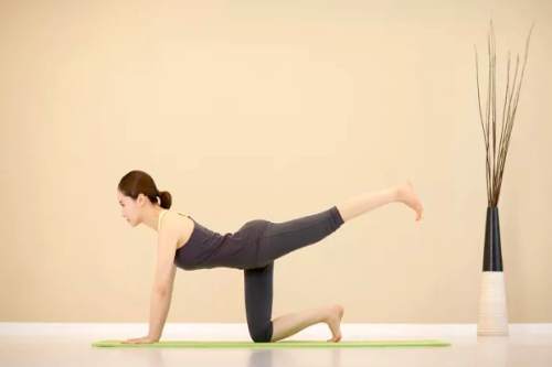 教你8个瑜伽姿势，减肥、缓解压力、滋养性格！