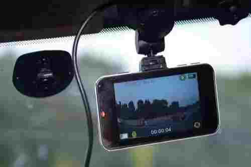 在车内亲热关掉行车记录仪